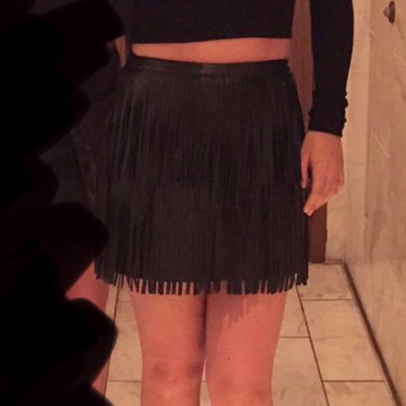 H&M faux leather fringe mini skirt - Picture 2 of 2